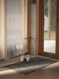 Design House Stockholm Björk Vloerkleed Donkergrijs -Globen Meubilair Winkel 13502 01 4 EnvironmentImage b77fe5379c