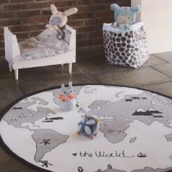 OYOY The World Kids Vloerkleed Ø 135 Cm. -Globen Meubilair Winkel 26977 01 04 b8994bc863