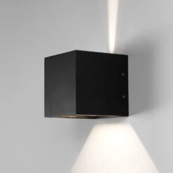Cube Up/Down Muurlamp -Globen Meubilair Winkel 2806688 Cube updown vagglampa black miljo f8932b4b14