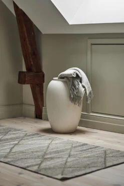 Peak Wollen Vloerkleed Naturel Grijs -Globen Meubilair Winkel 30860 01 3 EnvironmentImage d03e65c7f1