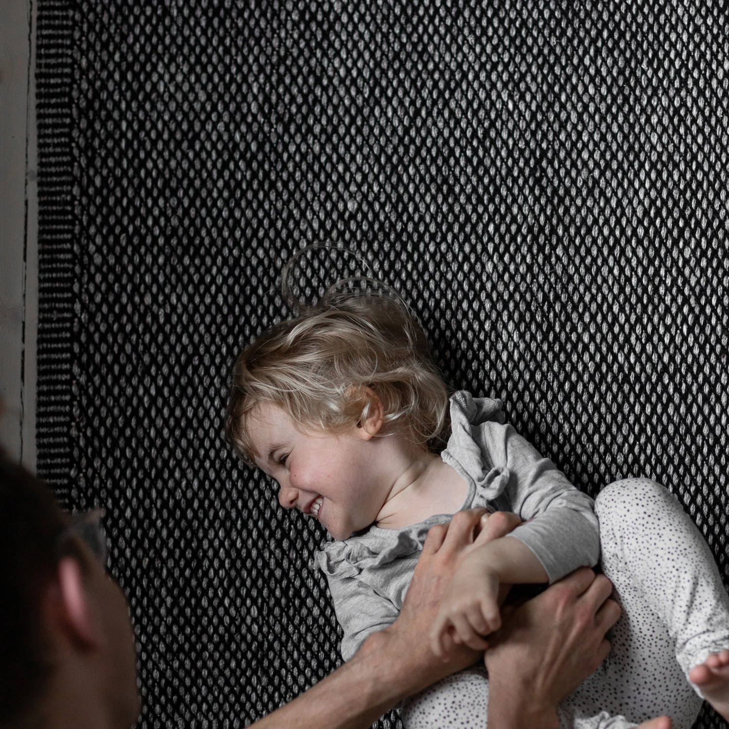 Lea Wollen Vloerkleed Zwart 5 Lea Wollen Vloerkleed Zwart - Afbeelding 3