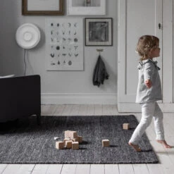 Lea Wollen Vloerkleed Zwart 12 Lea Wollen Vloerkleed Zwart -Globen Meubilair Winkel 36347 02 06 3d80b6f0ef