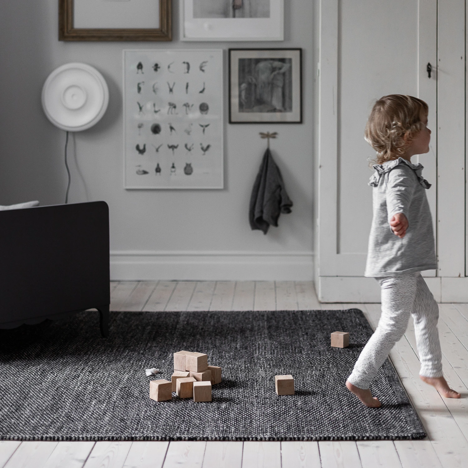 Lea Wollen Vloerkleed Zwart 7 Lea Wollen Vloerkleed Zwart - Afbeelding 5