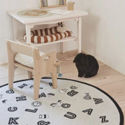 OYOY The Alphabet Vloerkleed Ø120 Cm -Globen Meubilair Winkel 40060 01 02 eba7c01547