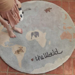 OYOY The World Kindervloerkleed Ø120 Cm -Globen Meubilair Winkel 44173 01 02 a7877df848