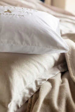 Lexington Hotel Embroidery Kussensloop 50x60 Cm -Globen Meubilair Winkel 502957 01 4 EnvironmentImage dc5cfcdfcc