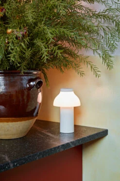 Hay PC Portable Tafellamp 16 Hay PC Portable Tafellamp -Globen Meubilair Winkel 503429 01 4 EnvironmentImage a213c127b8