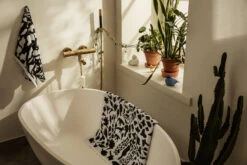 Iittala Oiva Toikka Cheetah Handdoek 50x70 Cm -Globen Meubilair Winkel 503937 01 2 EnvironmentImage f8ea1c13f2