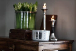 Lexington Frosty Orange Geurkaars -Globen Meubilair Winkel 504086 01 3 EnvironmentImage 53993ad22c