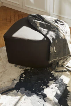 AYTM Floreo Plaid 130x170 Cm 9 AYTM Floreo Plaid 130x170 Cm -Globen Meubilair Winkel 504274 01 7 EnvironmentImage 2fbfa293e4