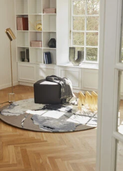 AYTM Floreo Vloerkleed Ø200 Cm 8 AYTM Floreo Vloerkleed Ø200 Cm -Globen Meubilair Winkel 504278 01 7 EnvironmentImage 1e08e5a120