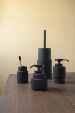 Mette Ditmer Shades Zeepdispenser Laag 6 Mette Ditmer Shades Zeepdispenser Laag -Globen Meubilair Winkel 504338 01 3 EnvironmentImage 109c88bdac