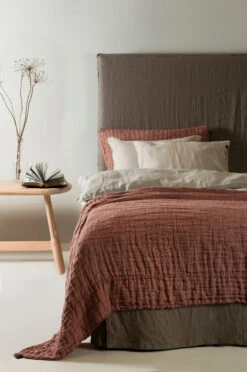 Hannelin Sprei Rust 'n Rose (bruin) -Globen Meubilair Winkel 504716 01 2 EnvironmentImage 5855baf593