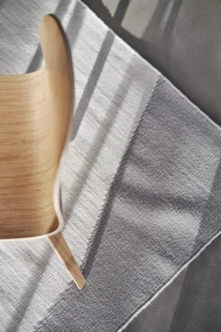 Flow Kelim Vloerkleed Wit-grijs -Globen Meubilair Winkel 504755 01 3 EnvironmentImage 7f28ce2ee8