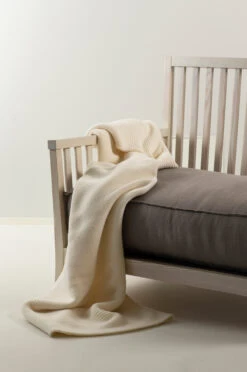 Avery Deken 130x170 Cm 5 Avery Deken 130x170 Cm -Globen Meubilair Winkel 508048 01 2 EnvironmentImage 572334456b