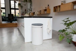 Brabantia Touch Bin Prullenbak 40 Liter -Globen Meubilair Winkel 512731 01 4 EnvironmentImage 5e12162c54
