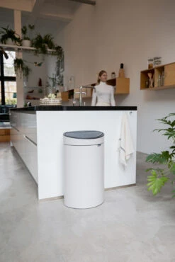 Brabantia Touch Bin Prullenbak 40 Liter -Globen Meubilair Winkel 512731 01 5 EnvironmentImage e7f3574cd3