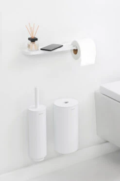 Brabantia MindSet Toiletrolhouder Met Plankje 11 Brabantia MindSet Toiletrolhouder Met Plankje -Globen Meubilair Winkel 512756 01 4 EnvironmentImage fac6ee1468