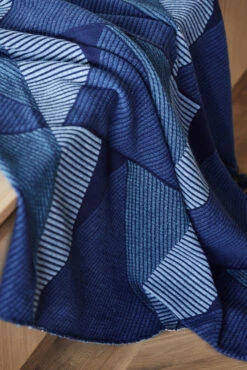 Metric Focus No. 3 Katoenen Plaid 130x185 Cm -Globen Meubilair Winkel 512906 01 4 EnvironmentImage 92c2bf602a