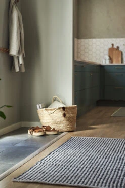 Harvest Vloerkleed Beige-zwart -Globen Meubilair Winkel 515756 01 4 EnvironmentImage 5aa8896cd9