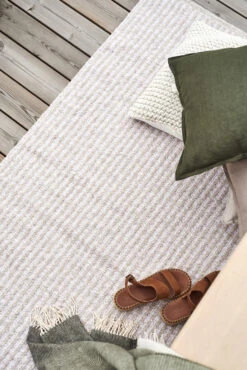 Harvest Vloerkleed Beige 9 Harvest Vloerkleed Beige -Globen Meubilair Winkel 515764 01 5 EnvironmentImage b483b517fe