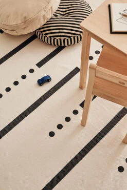 Kid's Concept Kid's Base Vloerkleed Wit Grijs 130x160 Cm -Globen Meubilair Winkel 568928 01 10 EnvironmentImage 886d09a595