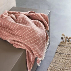 House Doctor Alice Stripe Plaid 140x200 Cm -Globen Meubilair Winkel 571926 01 10 EnvironmentImage 8f16cc354e