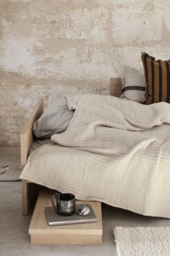 Ferm LIVING Daze Sprei 240x250 Cm 13 Ferm LIVING Daze Sprei 240x250 Cm -Globen Meubilair Winkel 574318 01 44 EnvironmentImage f5393b6089