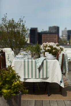 Lexington Leaves Recycled Wool Jacquard Wollen Plaid 130x170 Cm -Globen Meubilair Winkel 575331 01 42 EnvironmentImage a934255388