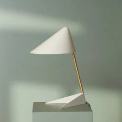 Warm Nordic Ambience Tafellamp -Globen Meubilair Winkel Ambience bordslampa warm white brass miljo d636e868f5