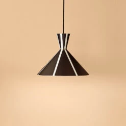 Warm Nordic Bloom Hanglamp -Globen Meubilair Winkel Bloom pendel stripe miljo 31a6da3b94