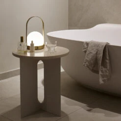 Menu Carrie Portable Tafellamp -Globen Meubilair Winkel Carrie bordslampa miljo2 ce96a1c301