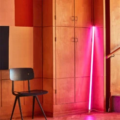 Hay Neon Tube LED-lamp 150 Cm 14 Hay Neon Tube LED-lamp 150 Cm -Globen Meubilair Winkel Neon tube miljo 3 bab80b8023