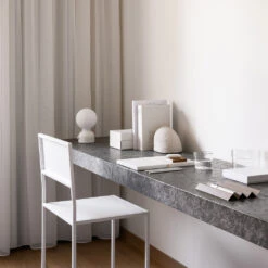 Pluggie Tafellamp -Globen Meubilair Winkel Pluggie miljo1 34a9891a13