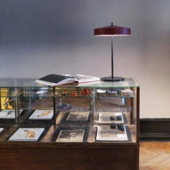 Cymbal Tafellamp 8 Cymbal Tafellamp -Globen Meubilair Winkel bordlampa miljo1 93bed44c3d