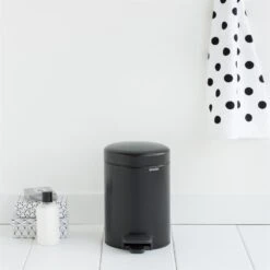 Brabantia New Icon Pedaalemmer 3 Liter 9 Brabantia New Icon Pedaalemmer 3 Liter -Globen Meubilair Winkel p 27886 11 04 ae8d32a3d7